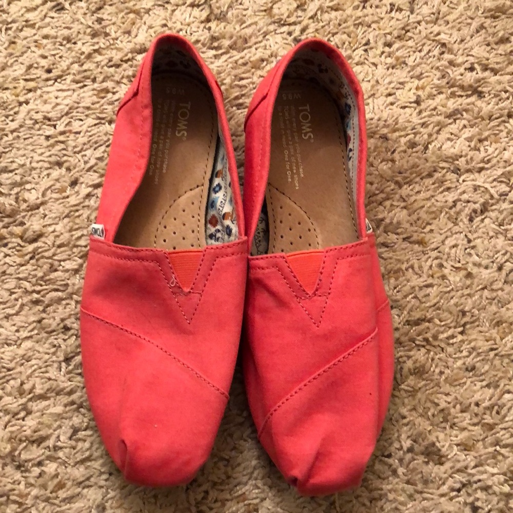 NWOT Toms